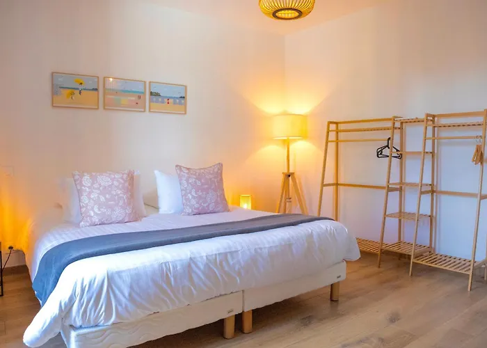 Du Soleil Dans La Ruelle - Les Hirondelles * Yvré-lʼÉvêque